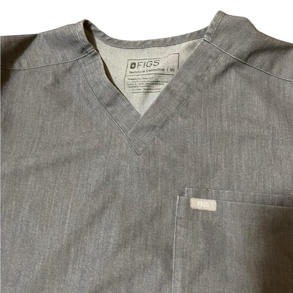 💙BUNDLE Figs Charcoal V-Neck Scrub Top - Picture 7 of 12